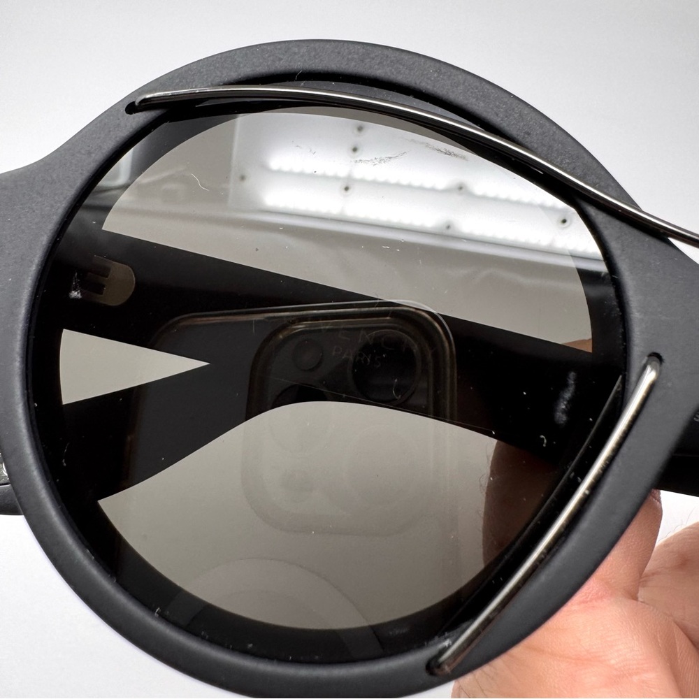 GIVENCHY sunglasses, made in Italy - Picture 10 of 13